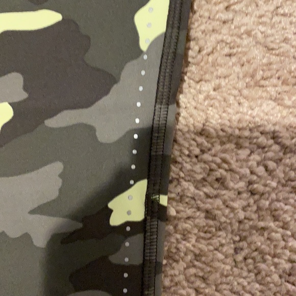 NWT Camo Swift Speed HR Tight 28” - Picture 3 of 4